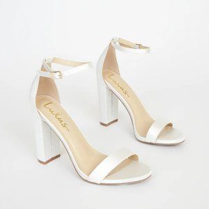 Lulu's Ivory Satin 4" wrapped block heel, Size 8.5